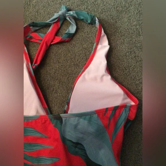 SHEIN Floral One Piece Bathing Suit with Matching Sarong - Picture 4 of 9